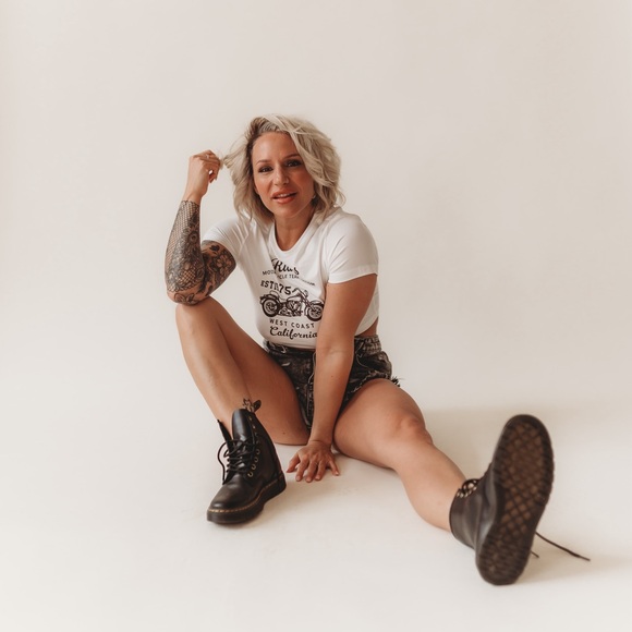 Meet your Posher, Liz - Picture 1 of 1